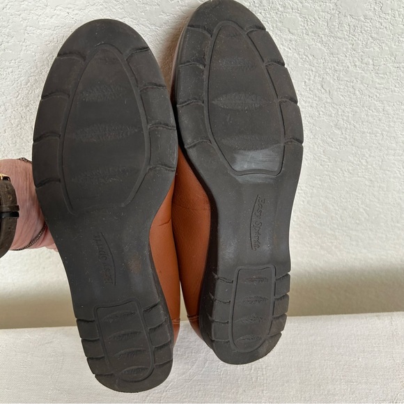 Easy Spirit Women’s Sz 7B leather brown loafers Preppy Academia casual shoes - Picture 4 of 9